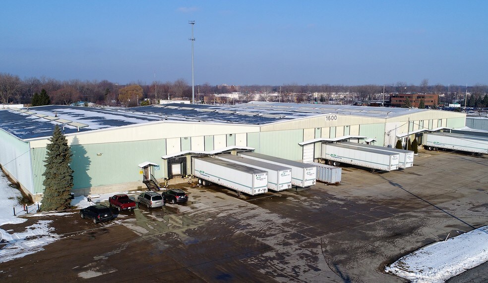 More Photos Of 401 Barth St, Midland Distribution For Lease