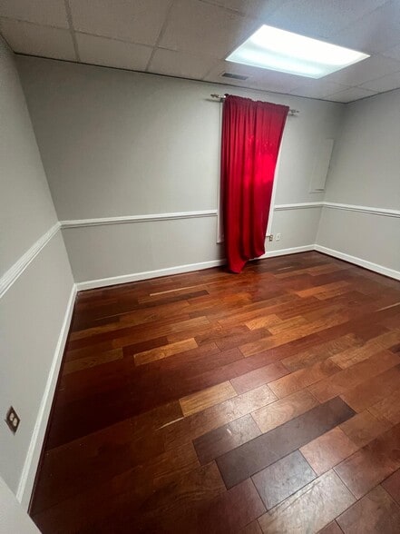 More Photos Of 1211-1221 Mall Dr, Richmond Office For Lease