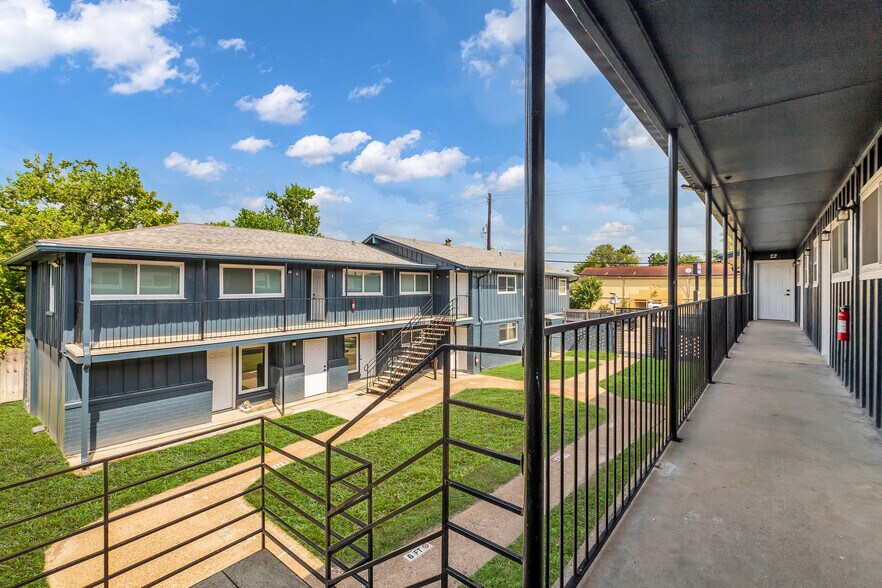 More Photos Of 4706 Yellowstone Blvd, Houston Apartments For Sale