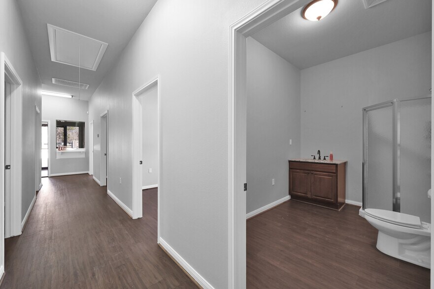 More Photos Of 15513 Capitol Hill Rd, Montgomery Service For Sale