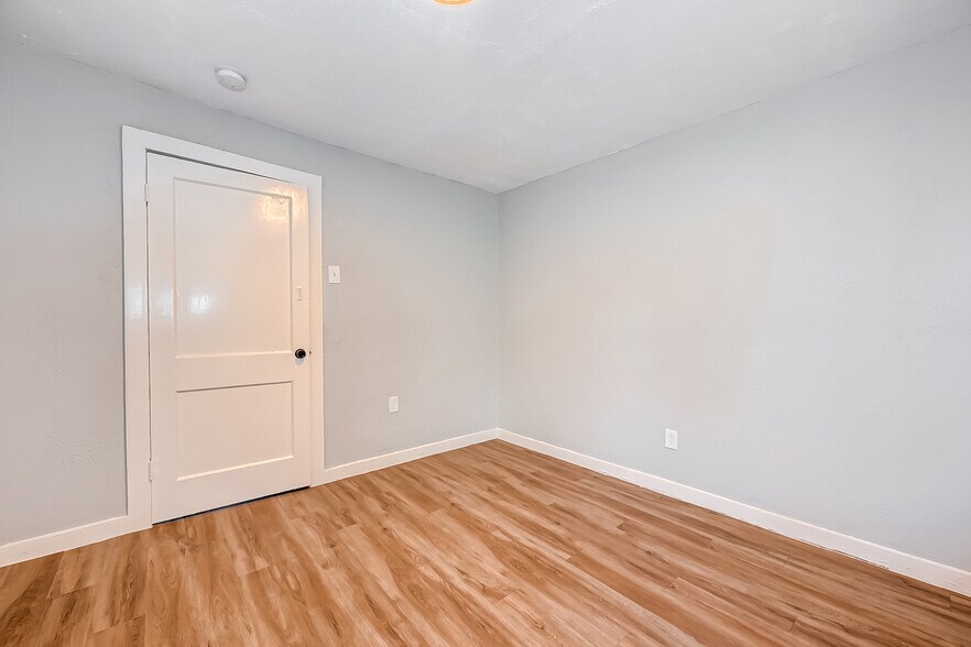 More Photos Of 6420 Conley St, Houston Apartments For Sale