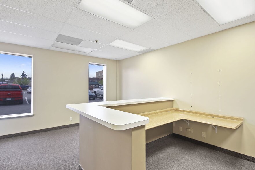 More Photos Of 110-114 S Rum River Dr, Princeton General Retail For Lease