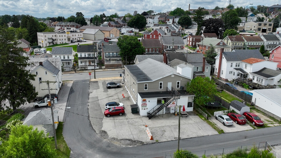 More Photos Of 157 E Broadway, Red Lion Restaurant For Sale