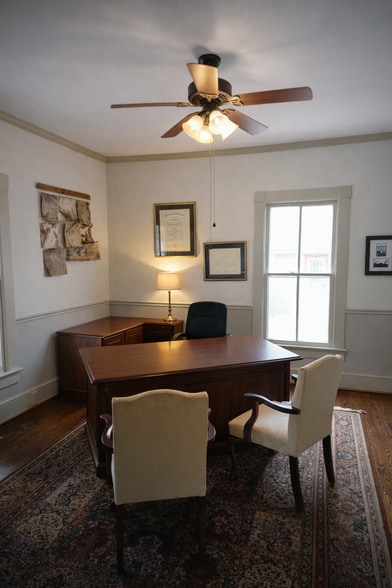 More Photos Of 329 NE Lawrence St, Marietta Medical For Sale