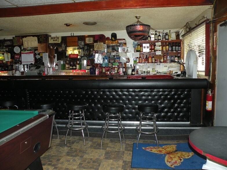 More Photos Of 712 J C Penney Dr, Kemmerer Bar For Sale