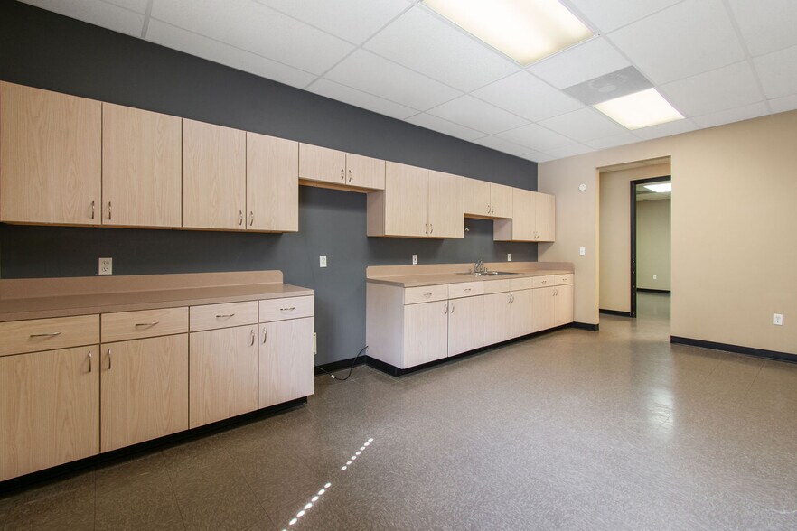 More Photos Of 21755 N I-45 Fwy, Spring Flex For Sale