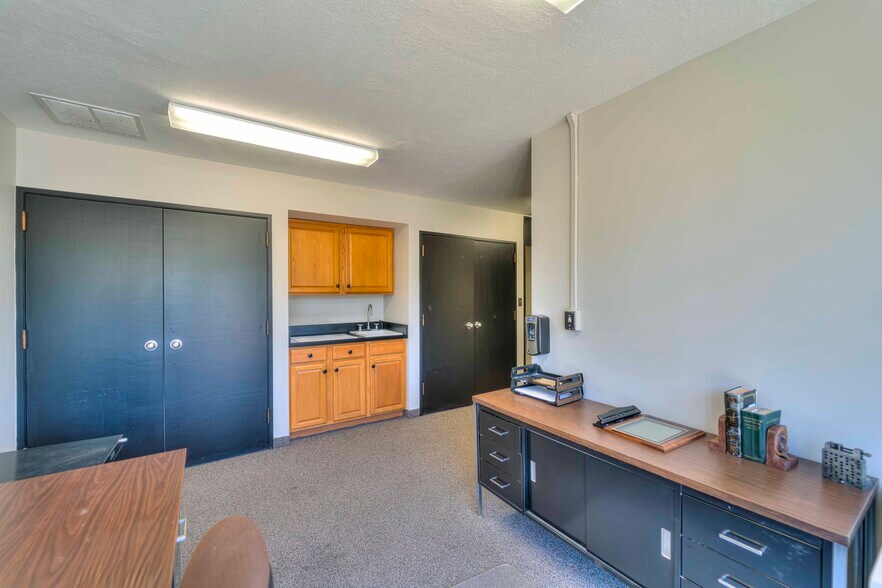 More Photos Of 1217 Greenwood Ave, Jackson General Retail For Sale