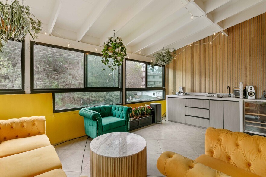 More Photos Of 11112 Ventura Blvd, Studio City Office For Sale