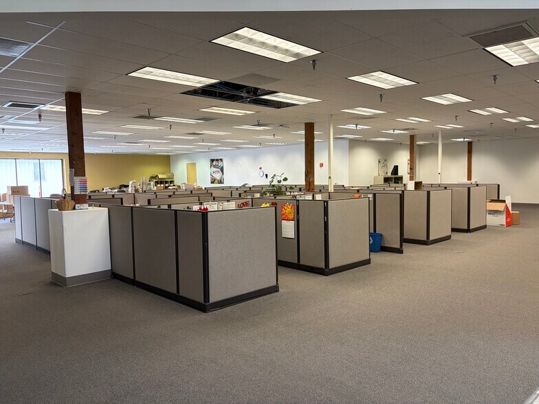 More Photos Of 1900 Shelton Dr, Hollister Warehouse For Lease