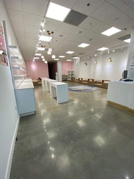 More Photos Of 450 S Western Ave, Los Angeles Freestanding For Lease