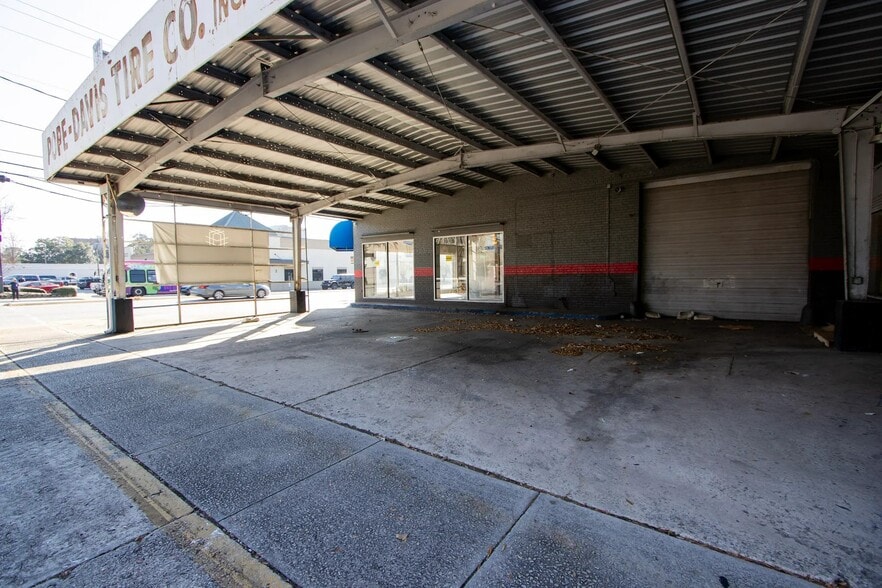 More Photos Of 1531 Taylor St, Columbia Auto Repair For Lease