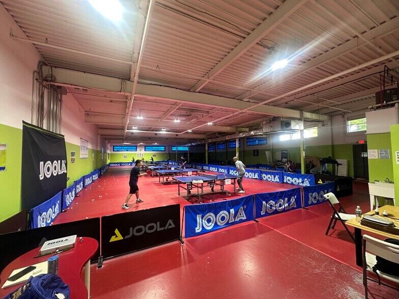 More Photos Of 10 Fadem Rd, Springfield Warehouse For Lease