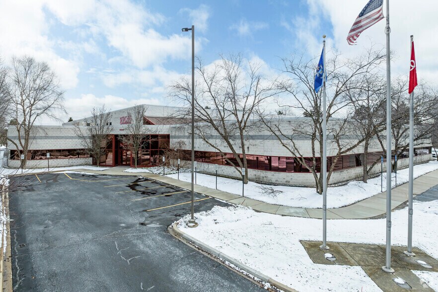 More Photos Of 23227 Commerce Dr, Farmington Warehouse For Sale