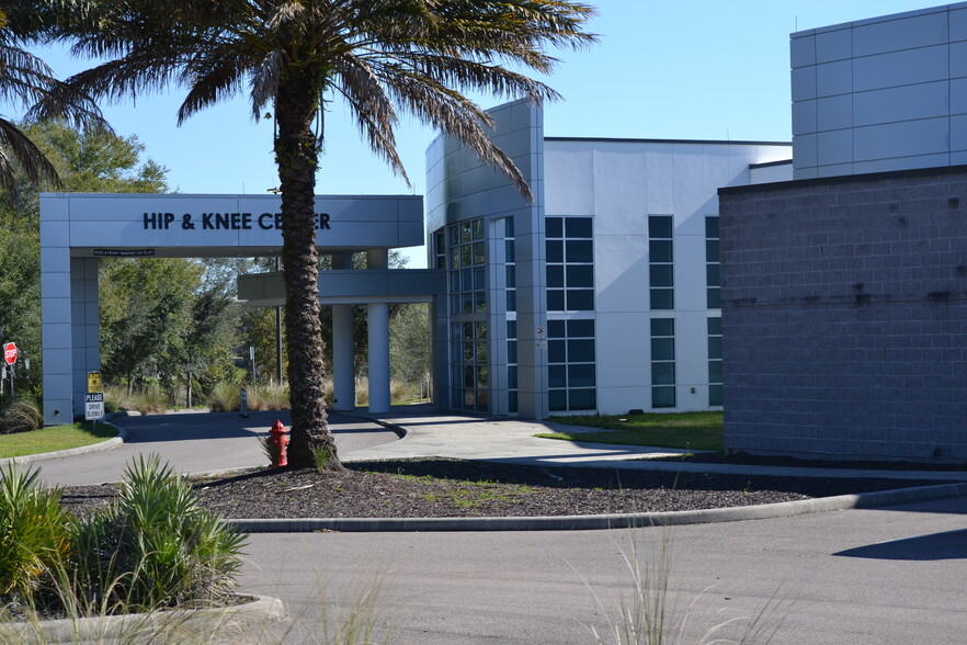 Primary Photo Of 539 Rolling Acres Rd, Lady Lake Medical For Lease