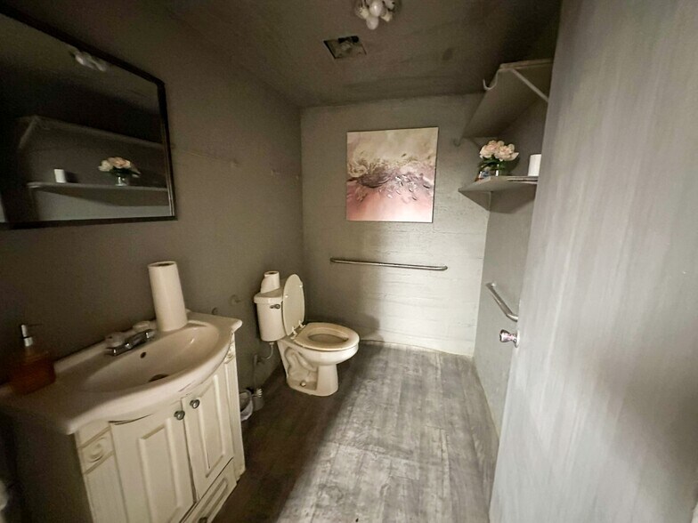 More Photos Of 310 E Denman Ave, Lufkin Storefront Retail Office For Sale