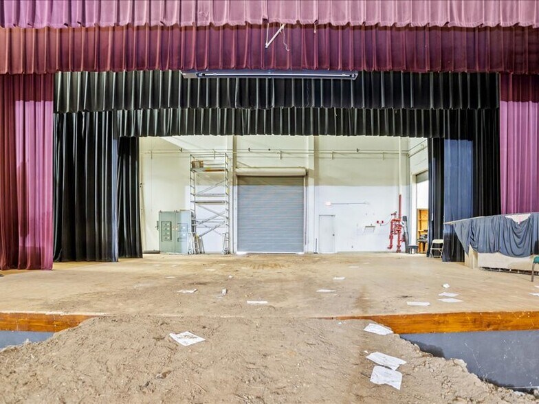 More Photos Of 1819 Spring St, Palestine Specialty For Sale