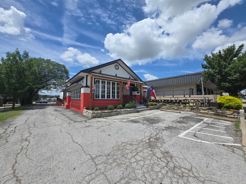 Primary Photo Of 406 W Abram St, Arlington Restaurant For Sale