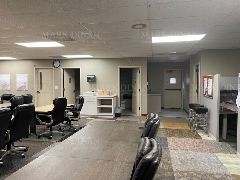 More Photos Of 2879 & 2881 Shannon Oxmoor Rd, Birmingham Warehouse For Sale