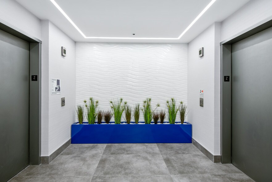 More Photos Of 9301 Oakdale Ave, Chatsworth Office For Lease