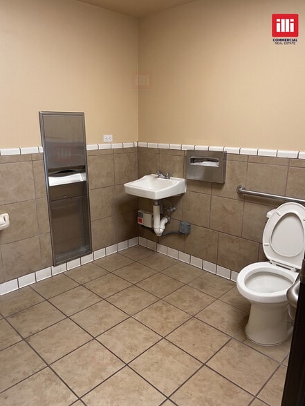 More Photos Of 321-325 S C St, Oxnard Storefront For Sale