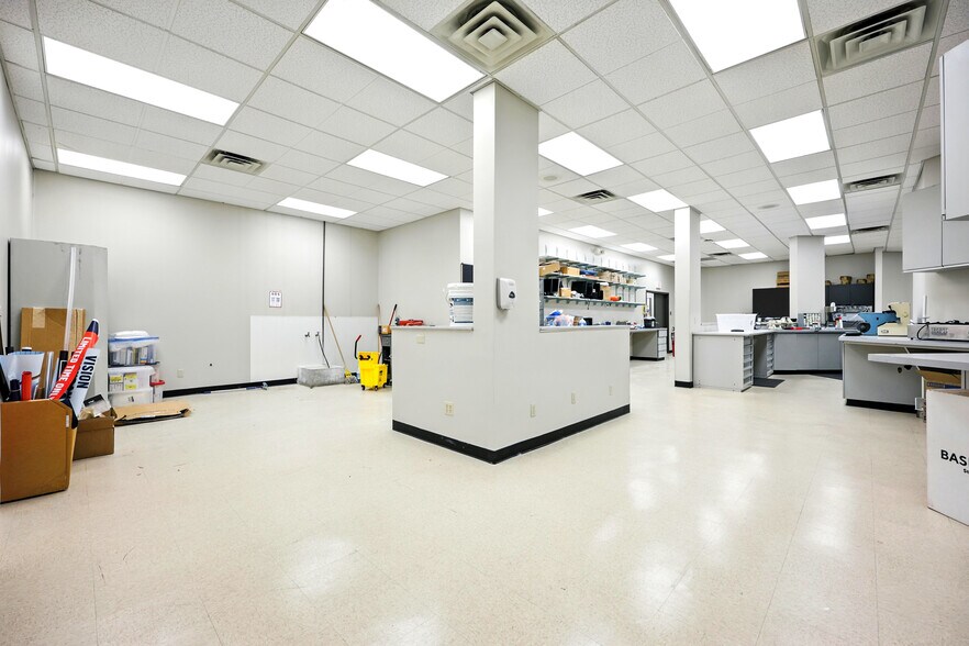 More Photos Of 9480 Arlington Expy, Jacksonville Freestanding For Sale