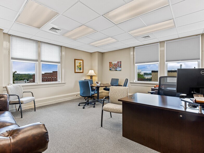 More Photos Of 401 N Main St, Hendersonville Storefront Retail Office For Sale