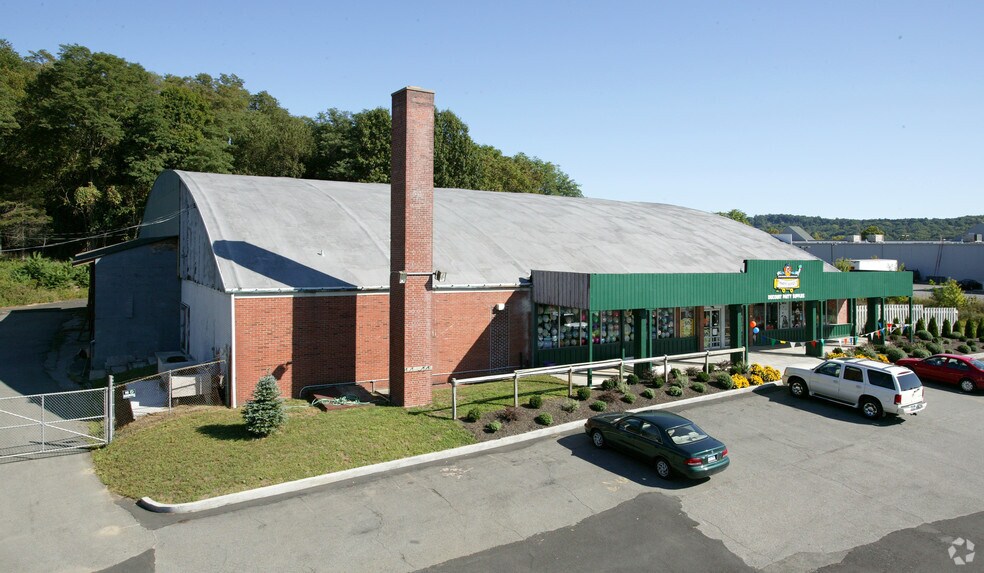 More Photos Of 175 Sunny Valley Rd, New Milford Freestanding For Lease