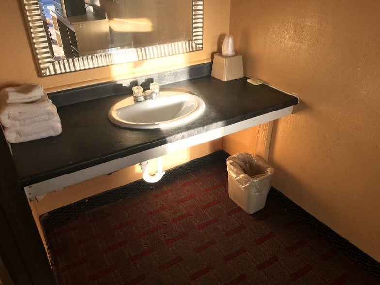 More Photos Of 3607 Hamilton Ave, Saint Louis Hotel For Sale