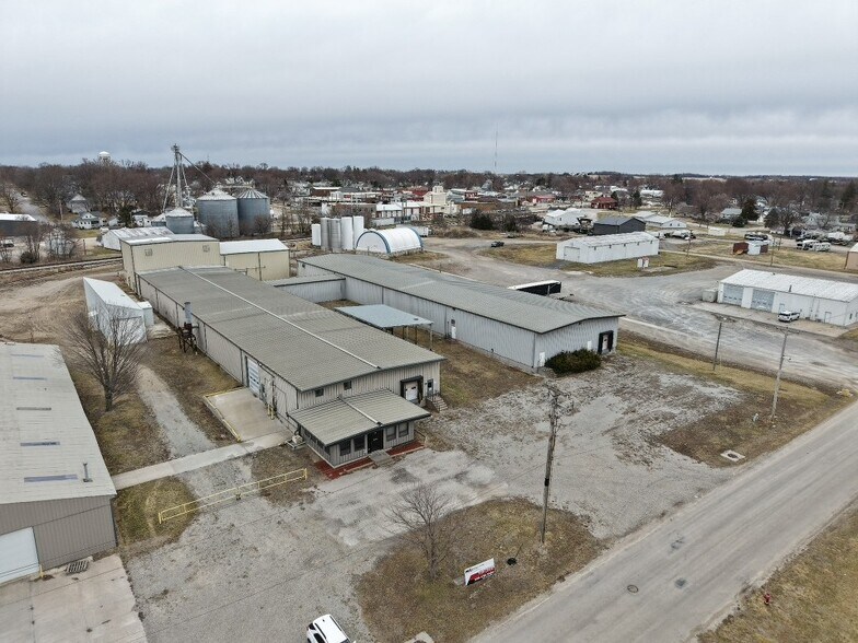 More Photos Of 403 W 1st St, Wilton Manufacturing For Sale