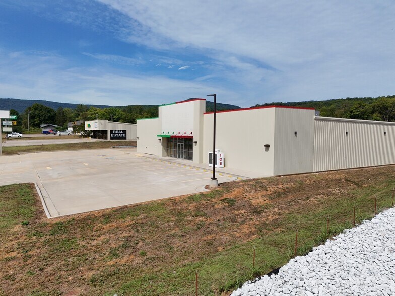 More Photos Of 449 W Court St, Jasper General Retail For Sale