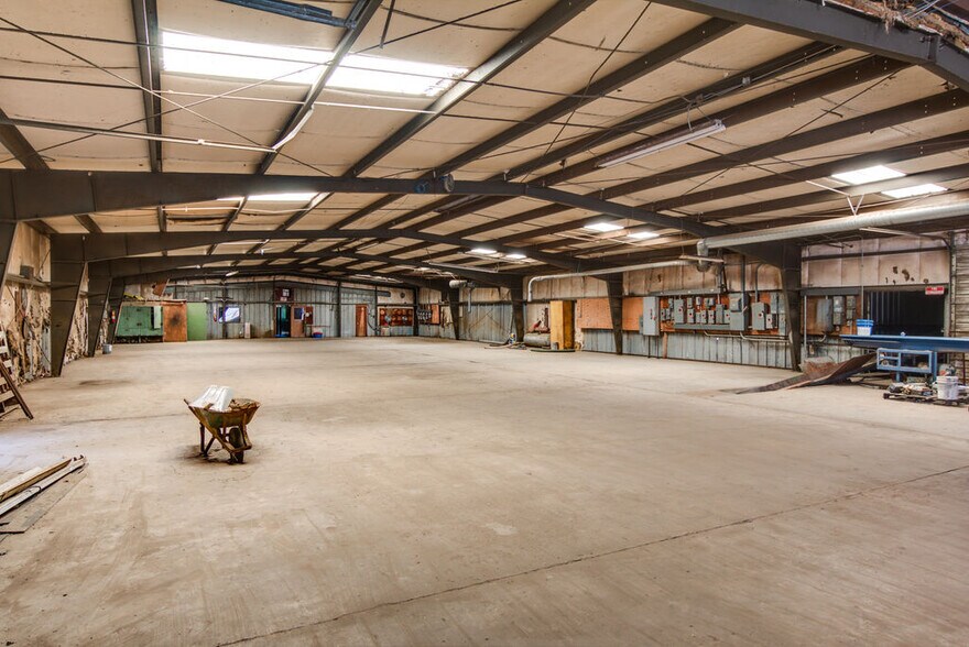 More Photos Of 720 E Main St, Ashdown Warehouse For Sale