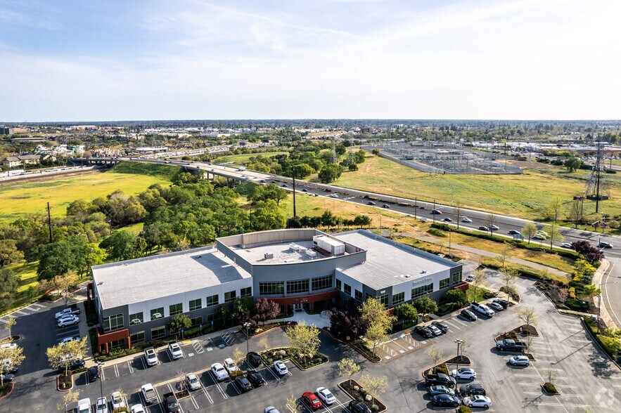 More Photos Of 1025 Creekside Ridge Dr, Roseville Office For Lease
