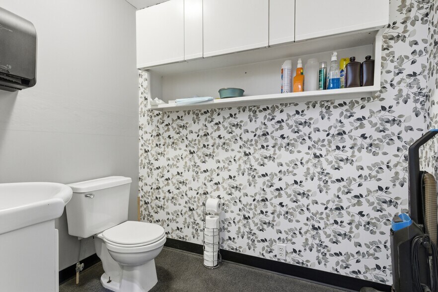 More Photos Of 622 N Central Ave, Connersville General Retail For Sale