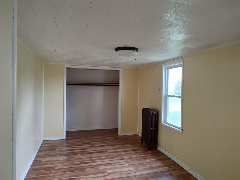 More Photos Of 960 French Rd, Cheektowaga Light Distribution For Sale