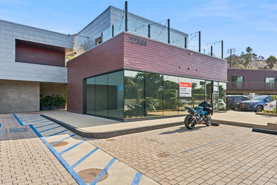 More Photos Of 22333 Pacific Coast Hwy, Malibu General Retail For Lease