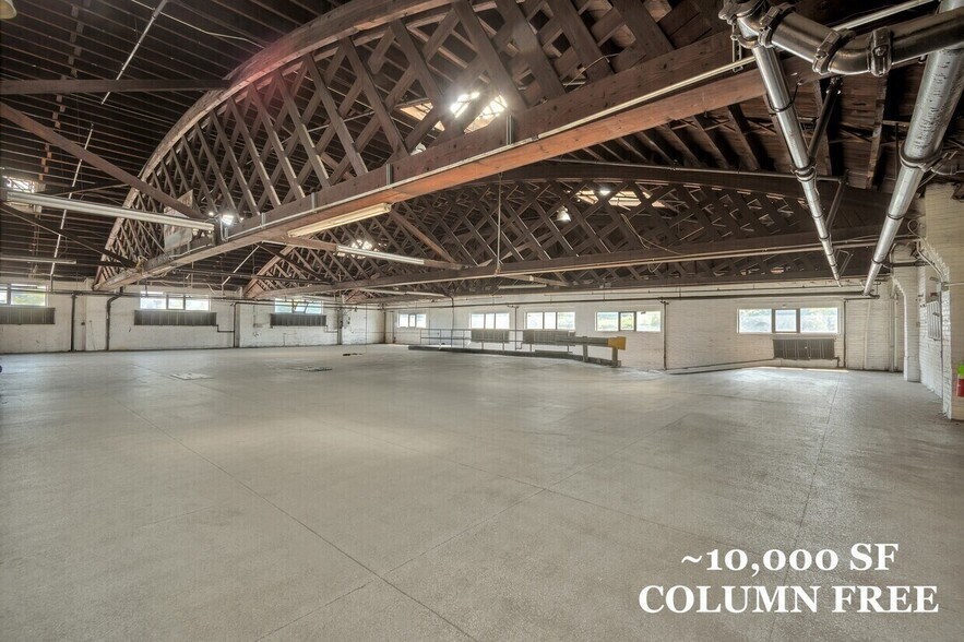 More Photos Of 10 Broad St W, Fleetwood Flex For Lease