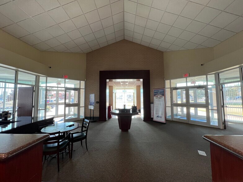 More Photos Of 4656 N Loop 289, Lubbock Bank For Sale