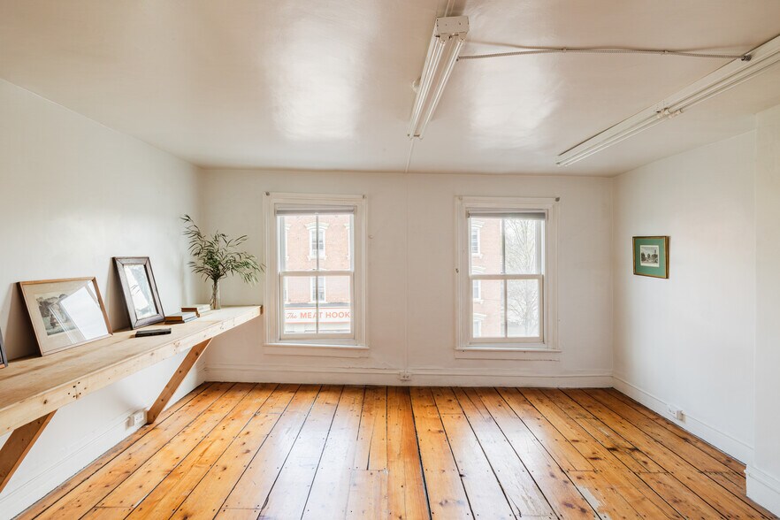 More Photos Of 323 Warren St, Hudson Storefront Retail Residential For Sale