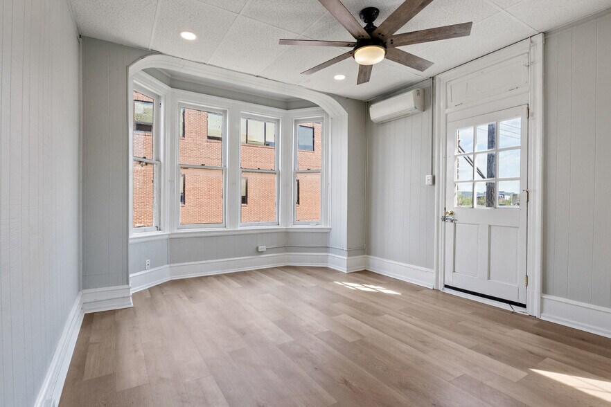 More Photos Of 125 N George St, York Storefront Retail Residential For Lease