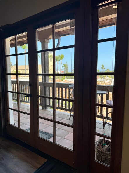 More Photos Of 1525 State St, Santa Barbara Office For Sale