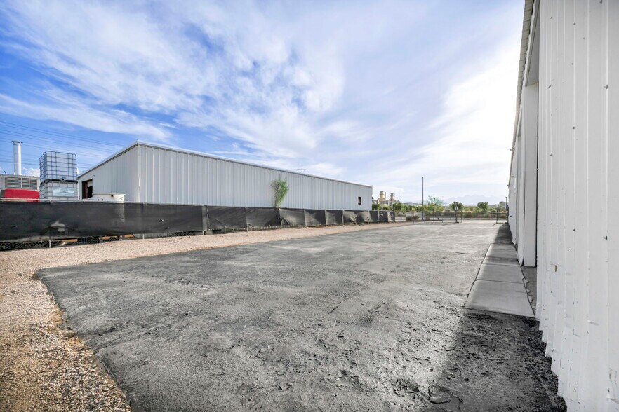 More Photos Of 4040 Arcata Way, North Las Vegas Light Manufacturing For Lease