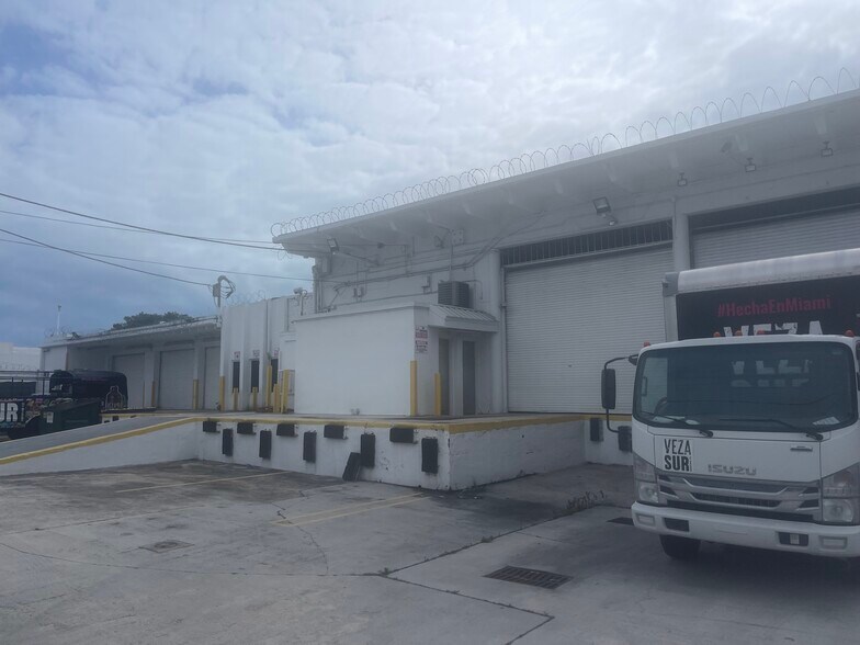 More Photos Of 1370-1380 NW 22nd St, Miami Warehouse For Lease