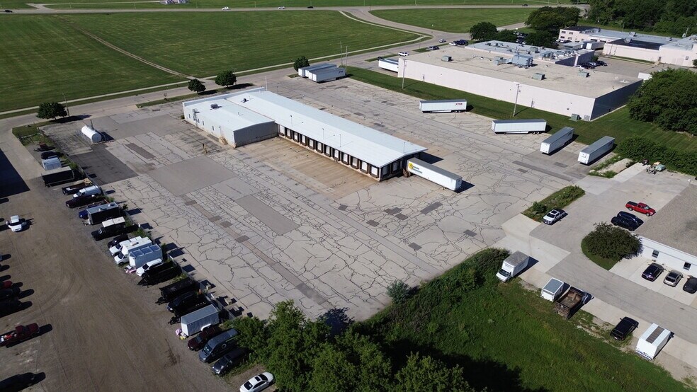 More Photos Of 1570 E Bolivar Ave, Saint Francis Truck Terminal For Lease