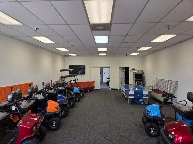 More Photos Of 21021 Soledad Canyon Rd, Canyon Country Storefront For Lease