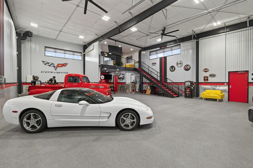 More Photos Of 663 Valerie Ave, Hudson Specialty For Sale