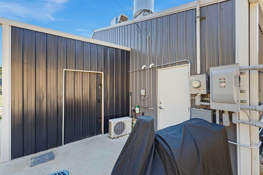 More Photos Of 9559 Co 5440 Rd rd, Ozone Restaurant For Sale