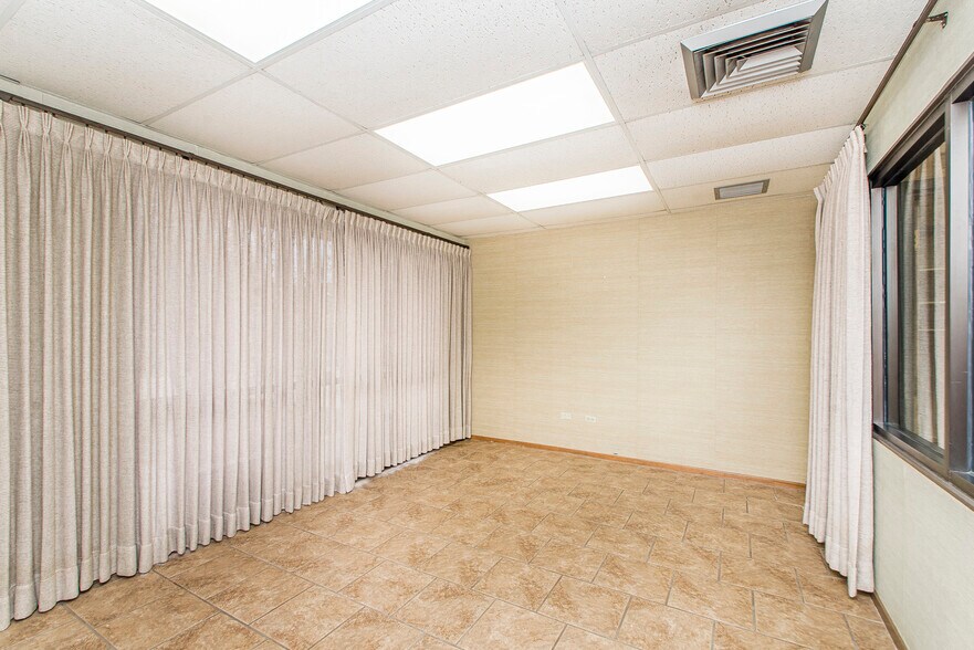 More Photos Of 724 Avenue F, Bogalusa Office For Sale