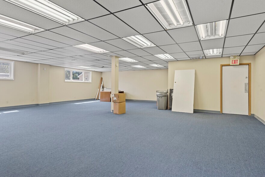 More Photos Of 2445 S 5th St, Springfield Office For Sale