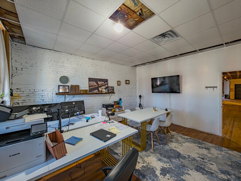 More Photos Of 134 N Patterson St, Valdosta Storefront Retail Office For Sale