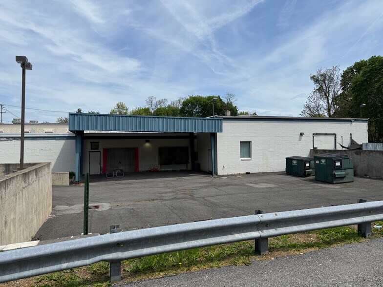 More Photos Of 195 Hudson St, Cornwall-on-Hudson Distribution For Lease